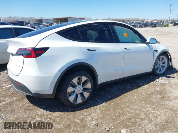 2021 Tesla Model Y Long Range with VIN 5YJYGDEE0MF106255, listed as a IAAI auction lot 41736610 with Not Provided miles. Bid and sale history available at carsss.com. Image 4.