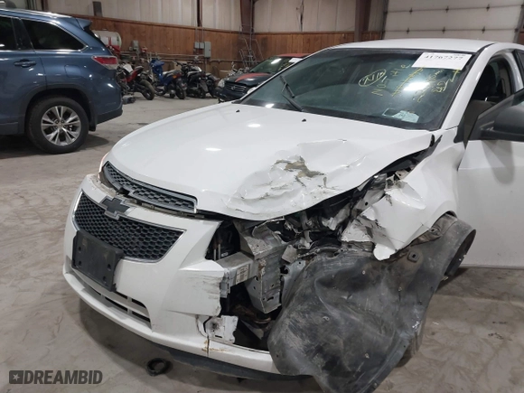 2014 Chevrolet Cruze LS with VIN 1G1PA5SG5E7207414, listed as a IAAI auction lot 41767277 with 220,195 mi miles. Bid and sale history available at carsss.com. Image 6.