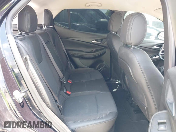 2020 Buick Encore GX Select z VIN KL4MMDSL7LB126928, wystawiony jako IAAI lot #42303819 z przebiegiem 74 360 mil mil oraz . Historia ofert i sprzedaży dostępna na DreamBid. Obrazek 8.