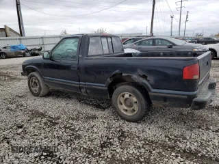1998 GMC Sonoma with VIN 1GTCS1448WK515612, listed as a Copart auction lot 81822124 with 0 mi miles and Salvage Title. Bid and sale history available at carsss.com. Image 2.