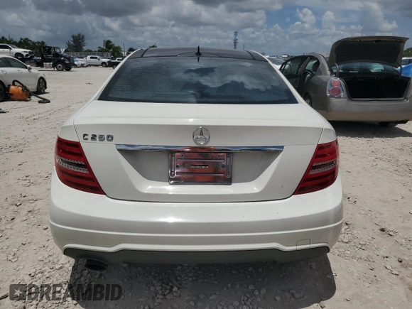 2012 Mercedes-Benz C 250 с VIN WDDGJ4HB0CF820966, выставлен на аукционе Copart как лот 63697624 с пробегом 136 741 миль миль и На запчасти • Non repairable. История ставок и продаж доступна на DreamBid. Изображение 6.