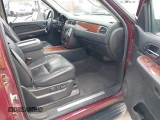 2008 Chevrolet Suburban LTZ z VIN 3GNFK16368G204571, wystawiony jako IAAI lot #42409971 z przebiegiem 196 180 mil mil oraz . Historia ofert i sprzedaży dostępna na DreamBid. Obrazek 5.