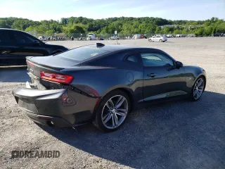 2017 Chevrolet Camaro 1LT z VIN 1G1FB1RS3H0102895, wystawiony jako Copart lot #57480575 z przebiegiem 82 766 mil mil oraz Szkoda całkowita • Salvage title. Historia ofert i sprzedaży dostępna na DreamBid. Obrazek 3.