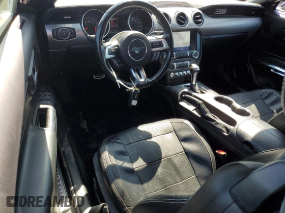 2020 Ford Mustang EcoBoost z VIN 1FATP8UH1L5185566, wystawiony jako Copart lot #56240345 z przebiegiem 62 934 mil mil oraz Szkoda całkowita • Salvage title. Historia ofert i sprzedaży dostępna na DreamBid. Obrazek 8.