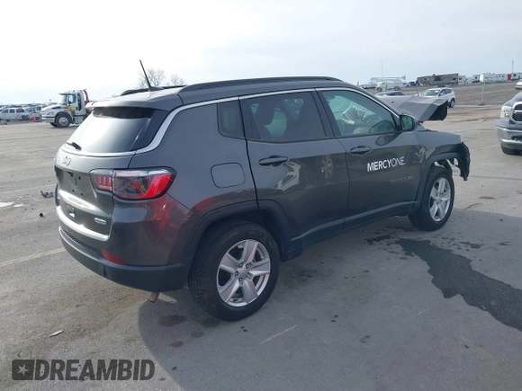 2022 Jeep Compass Altitude with VIN 3C4NJDBB8NT152417, listed as a IAAI auction lot 41064512 with 154,328 mi miles and . Bid and sale history available at carsss.com. Image 4.