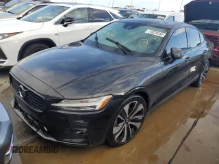 2022 Volvo S60 Momentum with VIN 7JRL12FZ0NG160665, listed as a Copart auction lot 74020354 with 0 mi miles and Salvage Title. Bid and sale history available at carsss.com. Image 1.