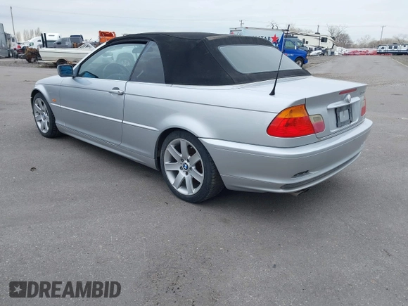2001 BMW 3 Series 325Ci with VIN WBABS33461JY41669, listed as a IAAI auction lot 41805532 with 139,800 mi miles. Bid and sale history available at carsss.com. Image 3.