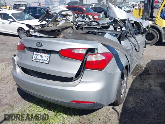 2016 Kia Forte LX z VIN KNAFK4A6XG5616152, wystawiony jako IAAI lot #40110455 z przebiegiem Nie podano mil oraz . Historia ofert i sprzedaży dostępna na DreamBid. Obrazek 4.