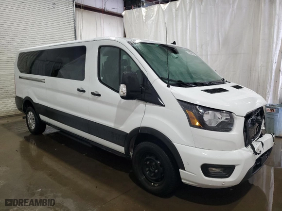 2023 Ford Transit Passenger Wagon XL with VIN 1FBAX2YG8PKA93527, listed as a Copart auction lot 45667225 with 31,111 mi miles and Clean Title. Bid and sale history available at carsss.com. Image 4.