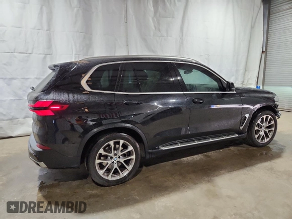 2024 BMW X5 xDrive40i z VIN 5UX23EU09R9V62123, wystawiony jako Copart lot #58241675 z przebiegiem 46 253 mil mil oraz Tytuł czysty. Historia ofert i sprzedaży dostępna na DreamBid. Obrazek 3.