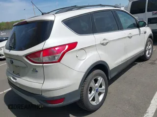 2013 Ford Escape SE with VIN 1FMCU9GXXDUD63179, listed as a IAAI auction lot 42017993 with 72,410 mi miles. Bid and sale history available at carsss.com. Image 4.