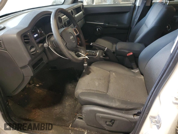 2010 Jeep Commander Sport z VIN 1J4RG4GK2AC158450, wystawiony jako Copart lot #46210865 z przebiegiem 222 500 mil mil oraz Szkoda całkowita • Salvage title. Historia ofert i sprzedaży dostępna na DreamBid. Obrazek 7.