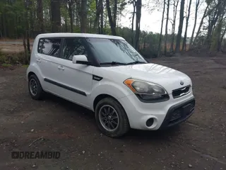 2013 Kia Soul with VIN KNDJT2A5XD7754926, listed as a IAAI auction lot 41968365 with 112,439 mi miles. Bid and sale history available at carsss.com. Image 1.