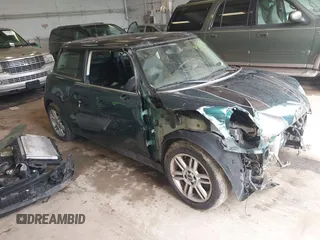 2011 MINI Hardtop S z VIN WMWSV3C59BTY12169, wystawiony jako IAAI lot #42472128 z przebiegiem 81 303 mil mil oraz . Historia ofert i sprzedaży dostępna na DreamBid. Obrazek 1.
