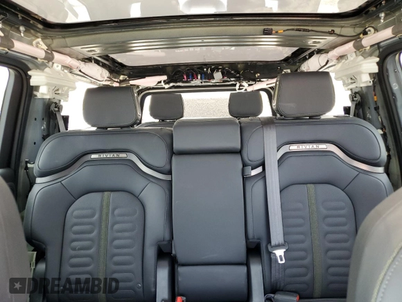 2025 Rivian R1S Adventure z VIN 7PDSGBBA2SN051004, wystawiony jako Copart lot #58999005 z przebiegiem 786 mil mil oraz Szkoda całkowita • Salvage title. Historia ofert i sprzedaży dostępna na DreamBid. Obrazek 10.