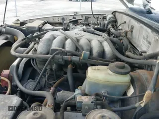 1996 Toyota 4Runner SR5 z VIN JT3HN86R0T0045828, wystawiony jako IAAI lot #42834813 z przebiegiem 289 914 mil mil oraz . Historia ofert i sprzedaży dostępna na DreamBid. Obrazek 14.