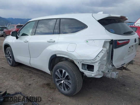 2022 Toyota Highlander XLE with VIN 5TDGZRBHXNS234405, listed as a IAAI auction lot 42045237 with 49,875 mi miles and . Bid and sale history available at DreamBid. Image 3.