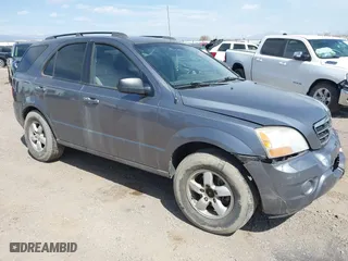 2008 Kia Sorento LX with VIN KNDJC735885836309, listed as a IAAI auction lot 41972002 with 199,357 mi miles. Bid and sale history available at carsss.com. Image 1.