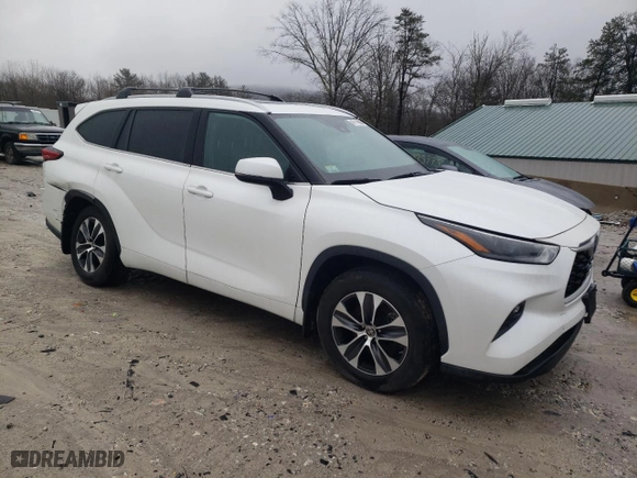 2022 Toyota Highlander XLE with VIN 5TDGZRBHXNS579496, listed as a Copart auction lot 47111505 with 23,427 mi miles and Salvage Title. Bid and sale history available at carsss.com. Image 4.