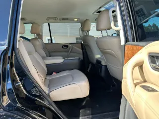 2023 Nissan Armada SL z VIN JN8AY2BA0P9401895, wystawiony jako Copart lot #46125965 z przebiegiem 60 906 mil mil oraz Czysty tytuł • Clean title. Historia ofert i sprzedaży dostępna na DreamBid. Obrazek 7.