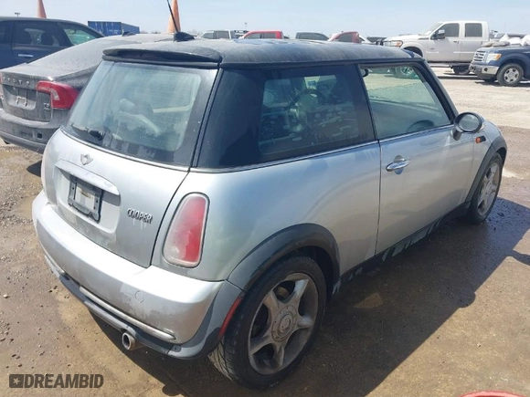 2005 MINI Cooper Hardtop with VIN WMWRC33505TK60747, listed as a IAAI auction lot 41428424 with 169,377 mi miles. Bid and sale history available at carsss.com. Image 6.