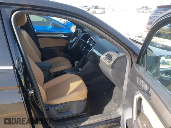 2024 Volkswagen Tiguan SE with VIN 3VV3B7AX5RM027024, listed as a IAAI auction lot 41801265 with 8,101 mi miles and . Bid and sale history available at DreamBid. Image 5.