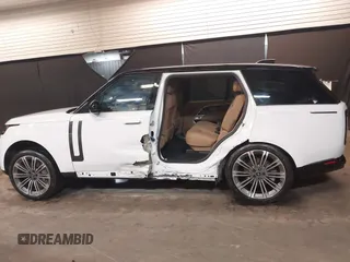 2025 Land Rover Range Rover SE z VIN SALKPBFU1SA280561, wystawiony jako IAAI lot #41487938 z przebiegiem 342 mil mil oraz . Historia ofert i sprzedaży dostępna na DreamBid. Obrazek 6.