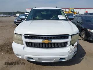 2008 Chevrolet Suburban LTZ with VIN 1GNFK16348R151711, listed as a IAAI auction lot 41793616 with 198,676 mi miles. Bid and sale history available at carsss.com. Image 12.
