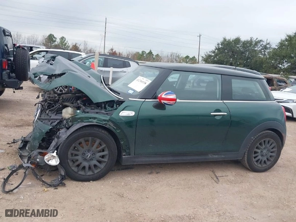 2015 MINI Cooper Hardtop S with VIN WMWXP7C54F2A38404, listed as a IAAI auction lot 41236538 with NaN miles. Bid and sale history available at carsss.com. Image 14.