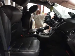 2014 Chevrolet Cruze 2LT z VIN 1G1PE5SB2E7120465, wystawiony jako IAAI lot #41672988 z przebiegiem Nie podano mil oraz . Historia ofert i sprzedaży dostępna na DreamBid. Obrazek 5.
