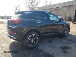 2020 Buick Encore GX Essence с VIN KL4MMGSL9LB106536, выставлен на аукционе Copart как лот 49349215 с пробегом 116 886 миль миль и Чистый • Clean title. История ставок и продаж доступна на DreamBid. Изображение 3.