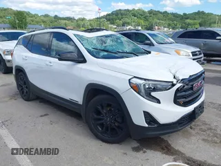 2020 GMC Terrain SLT z VIN 3GKALPEV3LL299164, wystawiony jako IAAI lot #42320196 z przebiegiem 106 416 mil mil oraz . Historia ofert i sprzedaży dostępna na DreamBid. Obrazek 1.