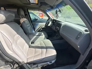 1995 Ford Explorer Eddie Bauer z VIN 1FMDU34X3SUB61478, wystawiony jako Copart lot #54438555 z przebiegiem 175 167 mil mil oraz Czysty tytuł • Clean title. Historia ofert i sprzedaży dostępna na DreamBid. Obrazek 5.