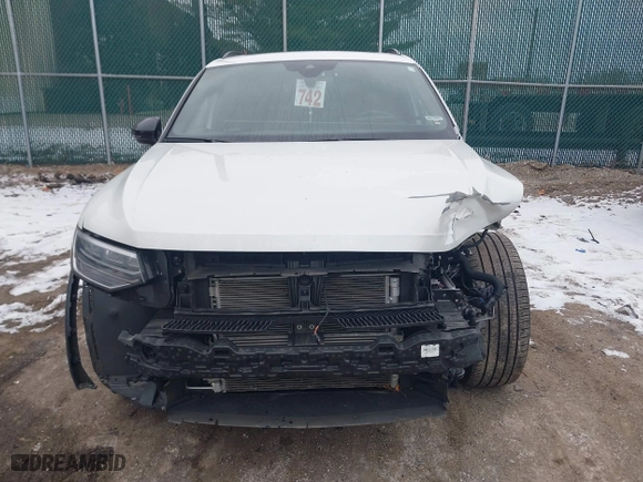 2023 Volkswagen Tiguan SE R-Line Black with VIN 3VVCB7AX6PM132085, listed as a IAAI auction lot 41278065 with 24,333 mi miles. Bid and sale history available at carsss.com. Image 13.