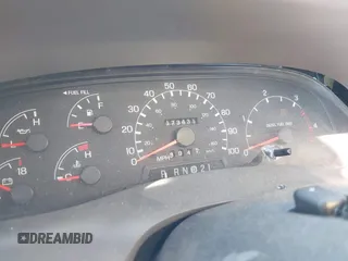 1999 Ford F-250 XL с VIN 1FTNX21F0XEA21055, выставлен на аукционе IAAI как лот 41337200 с пробегом 173 431 миль миль и . История ставок и продаж доступна на DreamBid. Изображение 7.