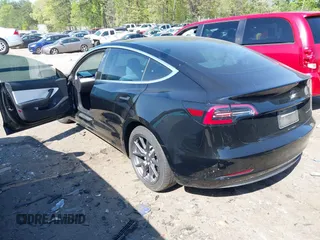 2020 Tesla Model 3 Long Range z VIN 5YJ3E1EB3LF622290, wystawiony jako IAAI lot #41978398 z przebiegiem 59 127 mil mil oraz . Historia ofert i sprzedaży dostępna na DreamBid. Obrazek 3.