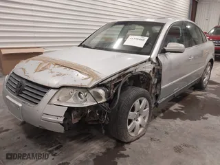 2003 Volkswagen Passat GLX with VIN WVWTH63B93P275335, listed as a IAAI auction lot 41398460 with 197,814 mi miles. Bid and sale history available at carsss.com. Image 2.