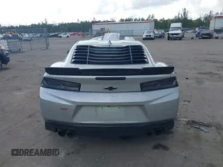 2018 Chevrolet Camaro 2SS z VIN 1G1FH1R72J0159136, wystawiony jako IAAI lot #41540051 z przebiegiem Nie podano mil oraz . Historia ofert i sprzedaży dostępna na DreamBid. Obrazek 16.