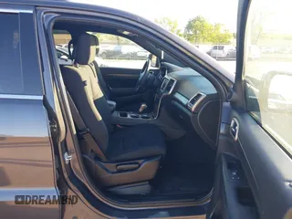 2017 Jeep Grand Cherokee Altitude z VIN 1C4RJFAG7HC890347, wystawiony jako IAAI lot #42315887 z przebiegiem 98 064 mil mil oraz . Historia ofert i sprzedaży dostępna na DreamBid. Obrazek 5.