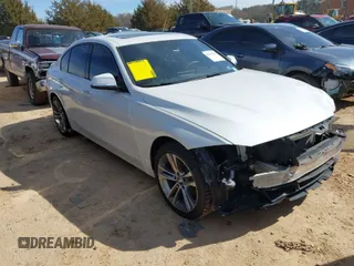 2018 BMW 3 Series 330i xDrive z VIN WBA8D9C53JEM34028, wystawiony jako IAAI lot #41597450 z przebiegiem 50 207 mil mil oraz . Historia ofert i sprzedaży dostępna na DreamBid. Obrazek 1.
