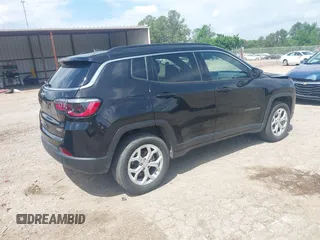 2024 Jeep Compass Latitude with VIN 3C4NJDBN4RT119513, listed as a IAAI auction lot 42153389 with 27,635 mi miles and . Bid and sale history available at carsss.com. Image 4.