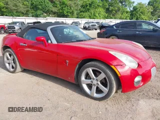2006 Pontiac Solstice with VIN 1G2MB33B36Y101025, listed as a IAAI auction lot 42022422 with 197,378 mi miles. Bid and sale history available at carsss.com. Image 1.