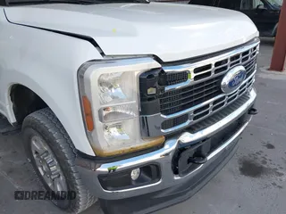 2024 Ford Super Duty F-250 SRW XL with VIN 1FT7W2BT1RED57848, listed as a IAAI auction lot 41544392 with 33,271 mi miles. Bid and sale history available at carsss.com. Image 18.