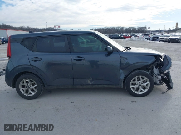 2020 Kia Soul LX with VIN KNDJ23AU2L7118161, listed as a IAAI auction lot 41402849 with 103,215 mi miles. Bid and sale history available at carsss.com. Image 13.
