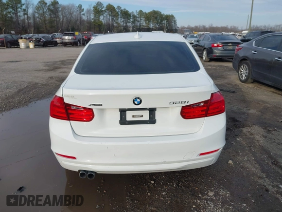 2015 BMW 3 Series 328i xDrive z VIN WBA3B5C51FF959597, wystawiony jako IAAI lot #41531841 z przebiegiem 143 424 mil mil oraz . Historia ofert i sprzedaży dostępna na DreamBid. Obrazek 16.