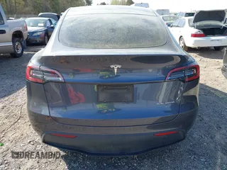2022 Tesla Model Y Long Range z VIN 7SAYGDEE7NA006476, wystawiony jako IAAI lot #41894606 z przebiegiem 63 380 mil mil oraz . Historia ofert i sprzedaży dostępna na DreamBid. Obrazek 16.
