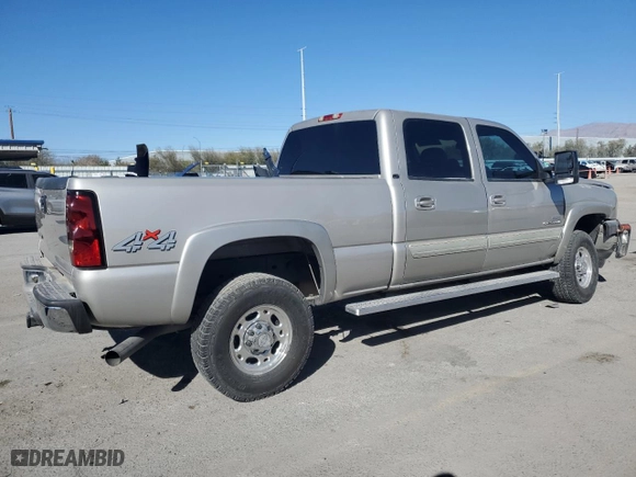 2006 Chevrolet Silverado 2500HD LT2 with VIN 1GCHK23D46F200540, listed as a Copart auction lot 47072885 with 160,542 mi miles and Salvage Title. Bid and sale history available at carsss.com. Image 3.