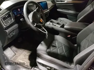 2024 Volkswagen Atlas SE z VIN 1V2LE2CA7RC202200, wystawiony jako Copart lot #85103964 z przebiegiem 1 894 mil mil oraz Szkoda całkowita • Salvage title. Historia ofert i sprzedaży dostępna na DreamBid. Obrazek 7.