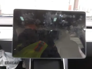 2020 Tesla Model 3 Performance z VIN 5YJ3E1EC7LF641885, wystawiony jako IAAI lot #41372794 z przebiegiem Nie podano mil oraz . Historia ofert i sprzedaży dostępna na DreamBid. Obrazek 14.
