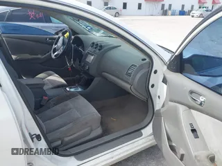 2009 Nissan Altima S with VIN 1N4AL21E09C126880, listed as a IAAI auction lot 41739604 with 258,940 mi miles and . Bid and sale history available at DreamBid. Image 5.